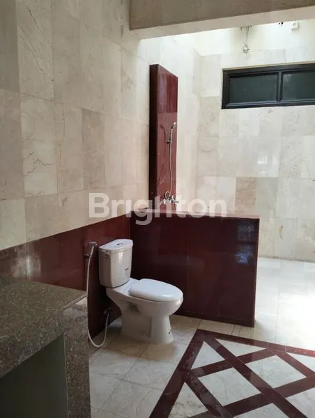 image DIJUAL RUMAH MEWAH KOLAM RENANG PRIBADI  DI MOH YAMIN RENON (5)