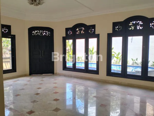 image DIJUAL RUMAH MEWAH KOLAM RENANG PRIBADI  DI MOH YAMIN RENON (3)