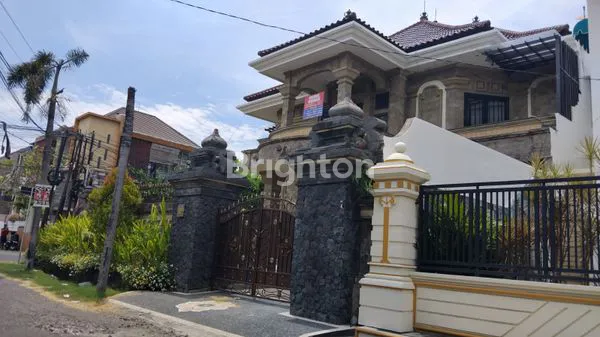 image DIJUAL RUMAH MEWAH KOLAM RENANG PRIBADI  DI MOH YAMIN RENON (1)