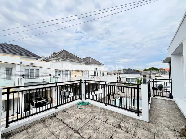 image RUMAH DALAM KOMPLEK PERUMAHAN JIMBARAN BAWAH DEKAT SEKOLAH BINTANG MANDIRI DENGAN AKSES JALAN LEBAR (5)