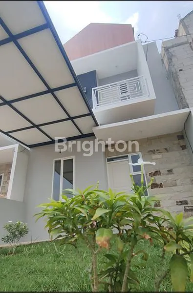 image RUMAH 2 LANTAI POROS JALAN ALTERNATIF KE KOTA BATU, 15 MENIT DARI UB, UM, UIN DAN KAYUTANGAN HERITAGE (1)