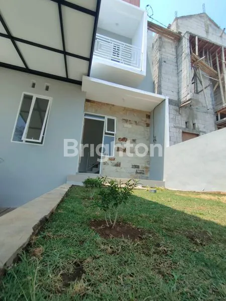 image RUMAH 2 LANTAI POROS JALAN ALTERNATIF KE KOTA BATU, 15 MENIT DARI UB, UM, UIN DAN KAYUTANGAN HERITAGE (2)