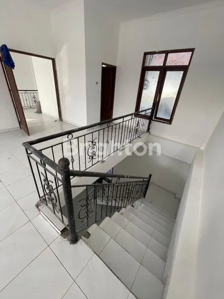 image DISEWAKAN RUMAH COCOK UNTUK KANTOR DI RENON (4)