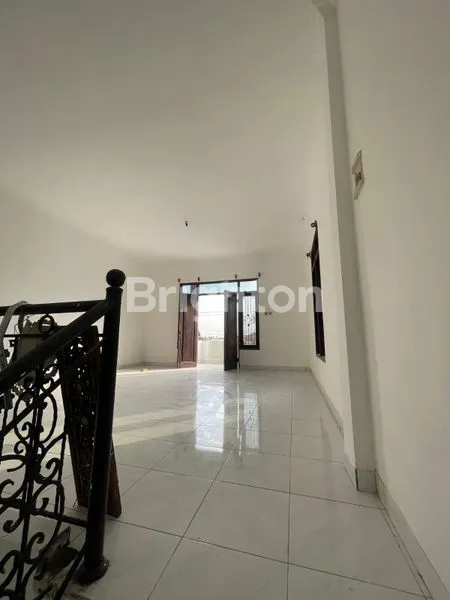 image DISEWAKAN RUMAH COCOK UNTUK KANTOR DI RENON (8)