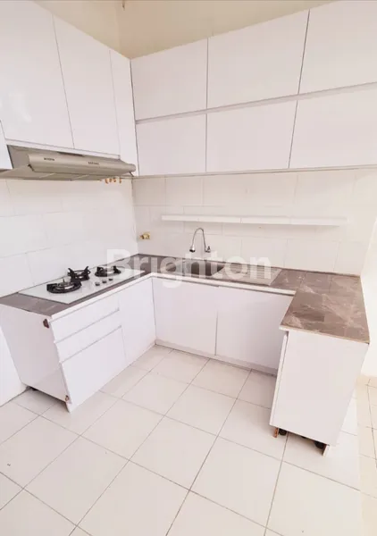 image DIJUAL CEPAT RUMAH SIAP HUNI DI KOMPLEK TAMAN LEMBAH HIJAU LIPPO CIKARANG – STRATEGIS, NYAMAN & SEMI FURNISHED (5)