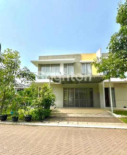 image RUMAH PIK2 VIEW SWIMMING POOL  (1)