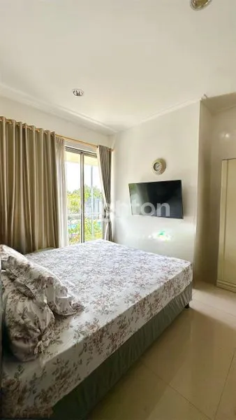 image RUMAH PIK2 VIEW SWIMMING POOL  (3)