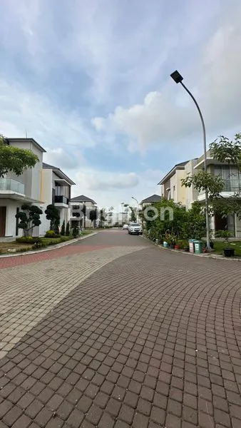 image RUMAH PIK2 VIEW SWIMMING POOL  (7)