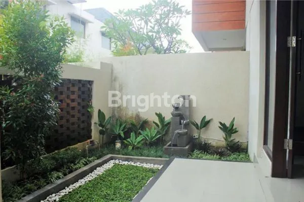 image VILLA MEWAH MINIMALIS SELANGKAH DARI GWK (8)