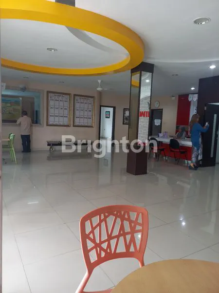 image GEDUNG 5 LANTAI DI SOEKARNO HATTA, PARKIR LUAS (3)