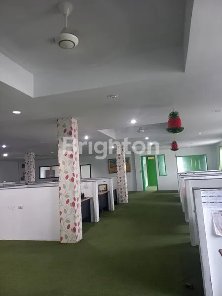 image GEDUNG 5 LANTAI DI SOEKARNO HATTA, PARKIR LUAS (7)