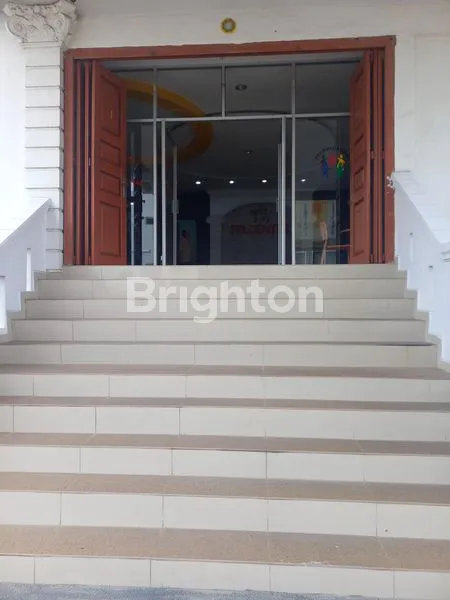 image GEDUNG 5 LANTAI DI SOEKARNO HATTA, PARKIR LUAS (2)