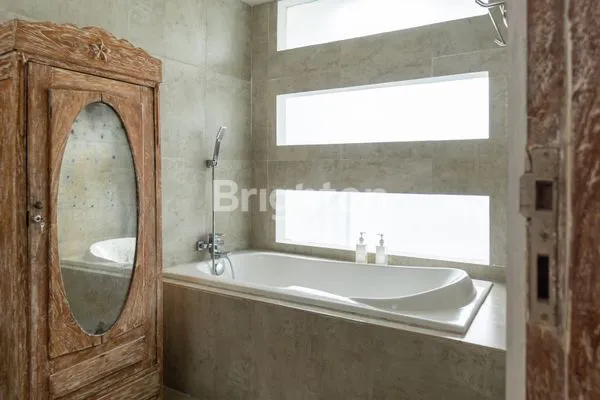 image VILLA 2 LANTAI DI SEMINYAK, 3KT & SHM (6)