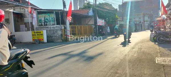 image RUMAH KOS TOKO STRATEGIS NOL JALAN AREA KOMERSIAL DEKAT UNIVERSITAS PETRA SIWALANKERTO WARU JEMURSARI (3)