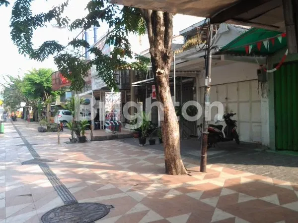 Gambar Property RUMAH HITUNG TANAH DI PUSAT KOTA SURABAYA ( JL. EMBONG MALANG )