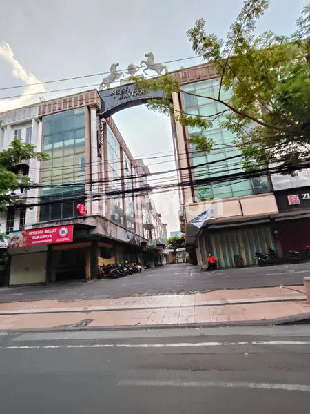 image RUKO STRATEGIS DI JALAN KAYOON, 3 LANTAI (1)