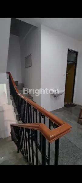 image RUKO STRATEGIS DI JALAN KAYOON, 3 LANTAI (7)