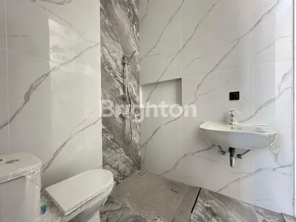 image RUMAH BARU 2 LANTAI MODERN MINIMALIS DI CITRALAND DEKAT GWALK, GRAHA DAN PAKUWON (8)