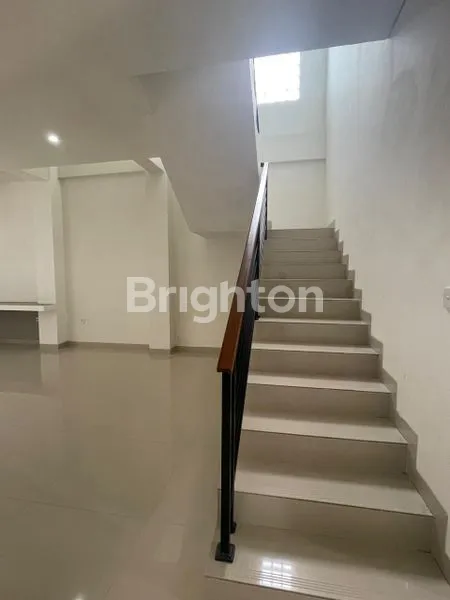 image DISEWAKAN RUMAH ISTIMEWA  DI RENON (7)