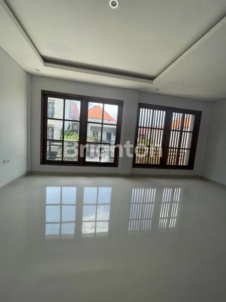 image DISEWAKAN RUMAH ISTIMEWA  DI RENON (5)