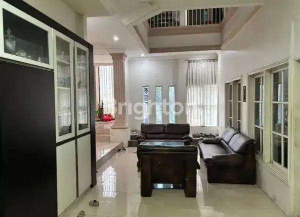 image RUMAH MEWAH 5 KAMAR DI BOTANICA SPRINGHILL – PANORAMA TAMAN RAYA, RUMBAI PEKANBARU (8)