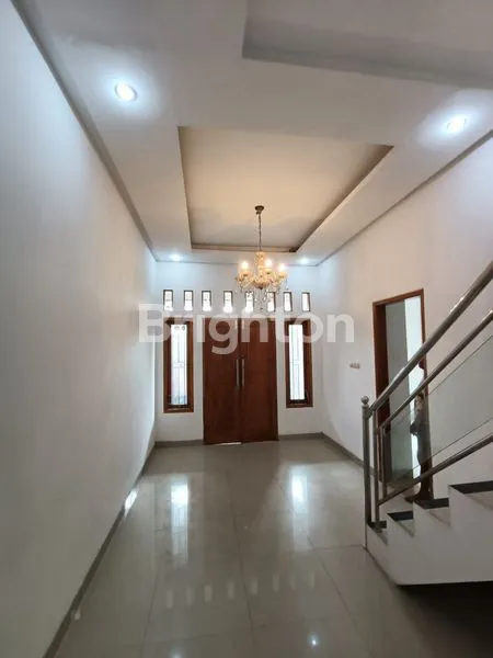 image RUMAH 3 LANTAI MODERN SIAP HUNI DI GENTAN (4)