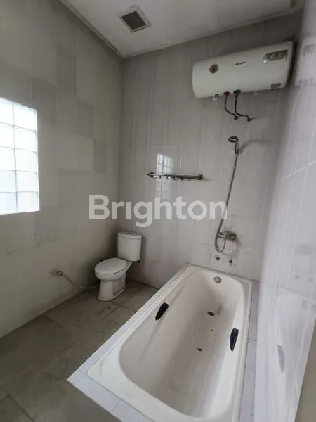 image RUMAH 3 LANTAI MODERN SIAP HUNI DI GENTAN (6)