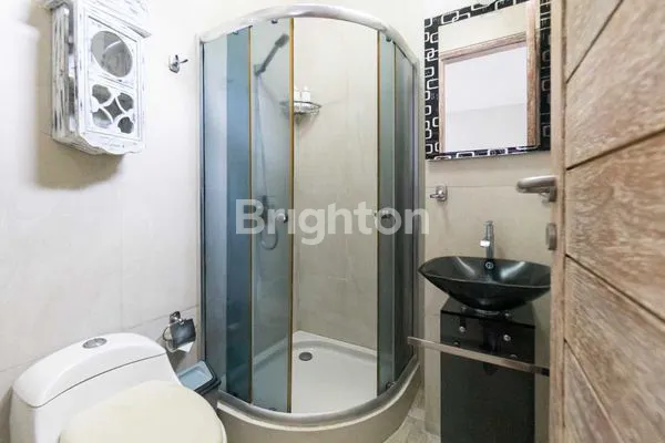 image RUMAH SEMI VILLA FULL FURNISHED 2 LANTAI DI SEMINYAK (8)