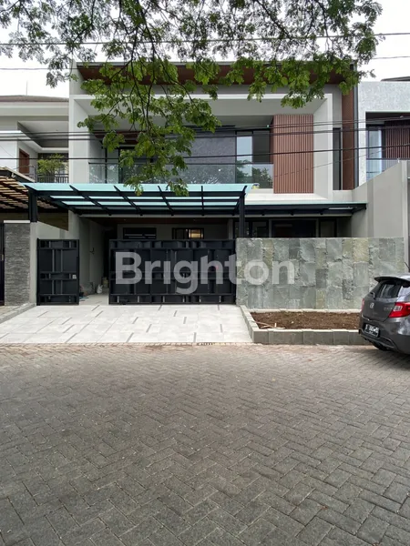 image RUMAH MODERN MINIMALIS, DI PERUMAHAN GALAXY BUMI PERMAI ARAYA SURABAYA, SELANGKAH KE RAYA MERR, DEKAT KE MANYAR, TENGAH KOTA, GALAXY MALL, ITS, PAKUWON CITY DAN KENJERAN, ADA BONUS (1)