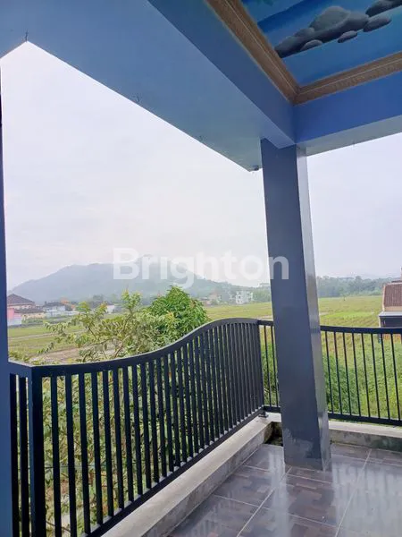 image RUMAH STRATEGIS 3 LANTAI DI PUSAT KOTA TRENGGALEK (2)