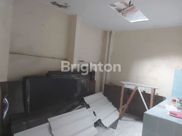 image JUAL RUKO 3 LANTAI STRATEGIS DI CIPUTAT, DEKAT MRT & KAMPUS HARGA NEGO SAMPAI DEAL (4)