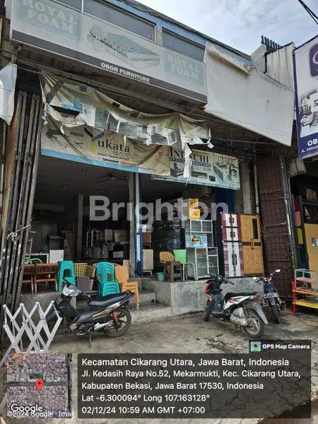 DIJUAL 2RUKO DIPINGGIR JALAN,COCOK BUAT USAHA DAERAH PEMUKIMAN RAMAI DISEBRANG PASAR ROXY JABABEKA
