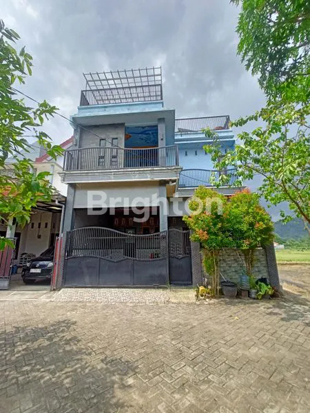 image RUMAH 3 LANTAI DI KOTA TRENGGALEK (1)