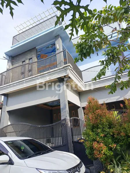 image RUMAH 3 LANTAI DI KOTA TRENGGALEK (2)