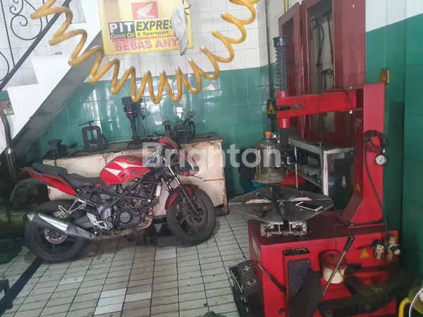 image RUMAH DIJUAL/DISEWAKAN 2 LANTAI DI JLN CIREUNDEU RAYA TANGERANG SELATAN. (8)