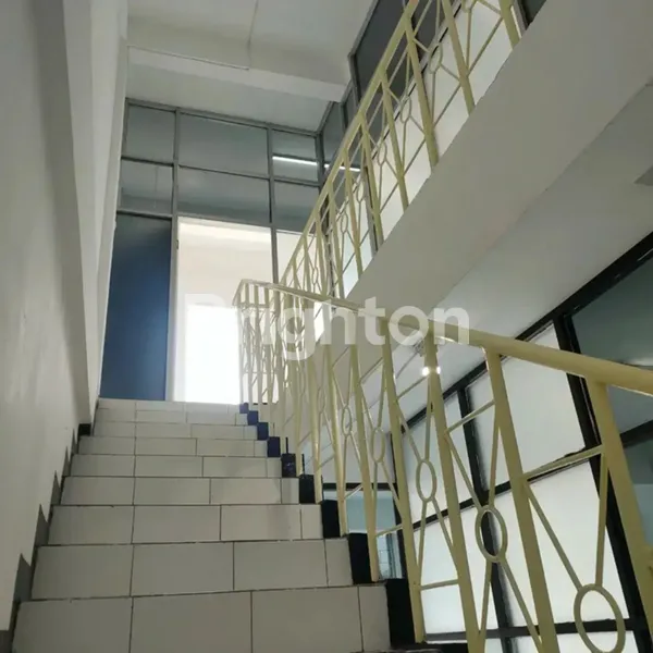 image RUKO 3 LANTAI DI PERTOKOAN KLAMPIS MEGAH (2)