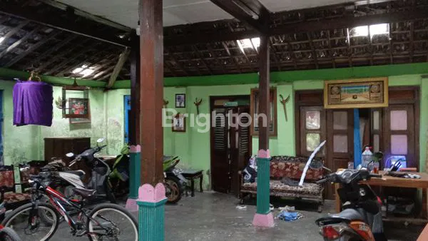 image TANAH DAN RUMAH DI JL ADI SUMARMO COLOMADU (4)