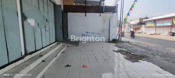 BANGUNAN YG COCOK UTK RUANG USAHA ATAU GUDANG PENYIMPANAN DI BEKONANG DI JALAN UTAMA