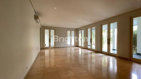 image RUMAH MEWAH DI CILANDAK – LUAS 871M², KOLAM RENANG & ROOFTOP (2)