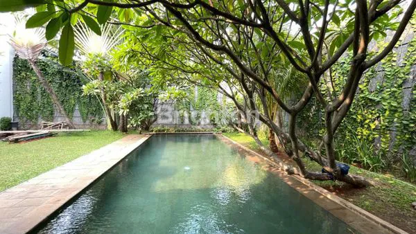 image RUMAH MEWAH DI CILANDAK – LUAS 871M², KOLAM RENANG & ROOFTOP (8)