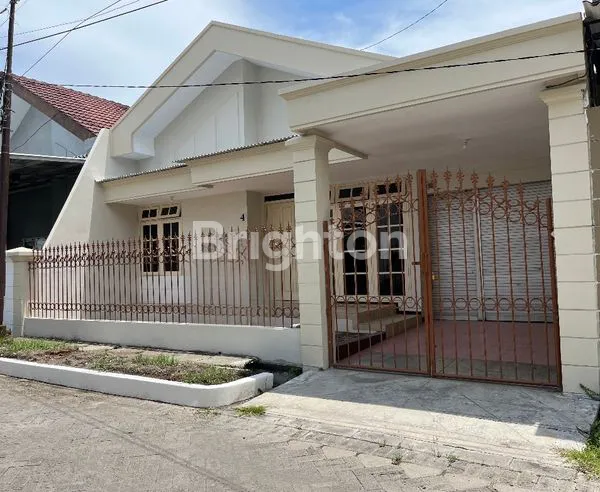 image *RUMAH MINIMALIS 1,5 LANTAI DI SUTOREJO, LOKASI STRATEGIS, LINGKUP PERUMAHAN, 5 MENIT KE RAYA MULYOSARI, KAMPUS ITS (NON FURNISHED)* (1)