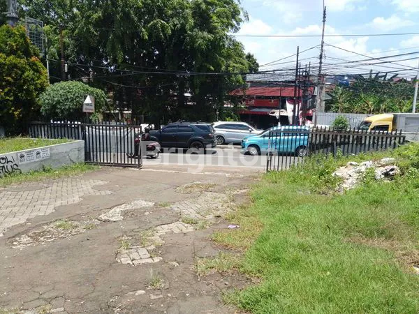 image TEMPAT USAHA DISEWAKAN DI PERTIGAAN LAMPU MERAH JLN PDK LEBAK BULUS JAKARTA SRLATAN. (3)