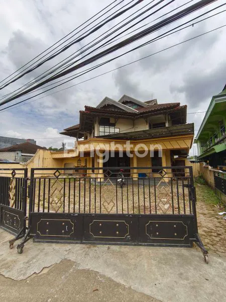 image DISEWAKAN RUMAH DI TENGAH KOTA — LOKASI PREMIUM, COCOK UNTUK HUNIAN ATAU USAHA (1)