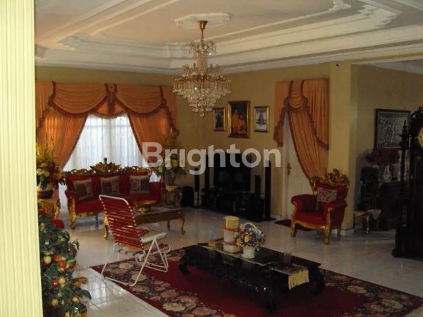 image RUMAH MEWAH 5 KT SHM DI JL DAHLIA (3)