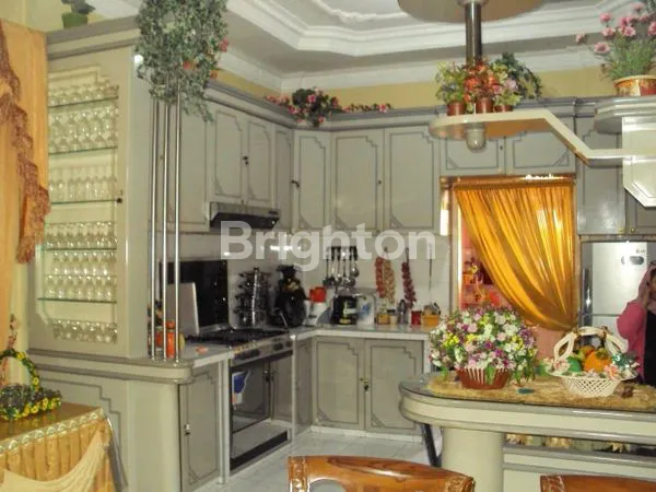 image RUMAH MEWAH 5 KT SHM DI JL DAHLIA (7)