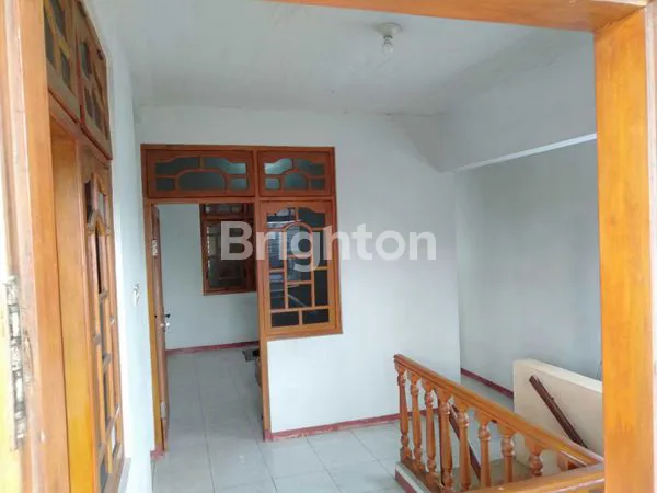 image RUMAH ISTIMEWA 2 LANTAI DI TENGAH KOTA JOMBANG (4)