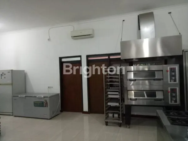 image DIJUAL RUMAH BESAR STRATEGIS PONDOK NIRWANA (2)