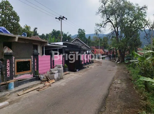 image RUMAH BERNUANSA ADEM DENGAN LAHAN KEBUN PRODUKTIF DI SUMEDANG! (1)