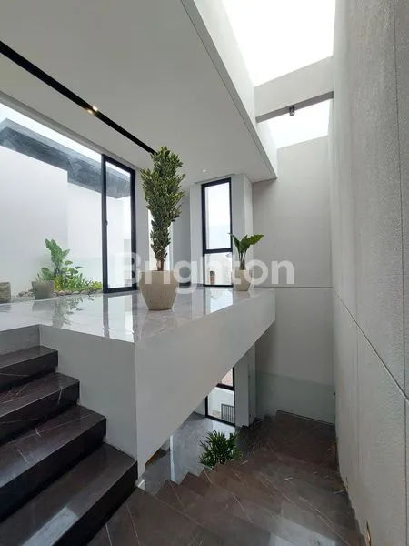 image RUMAH  BARU GRESS MEWAH MODERN 3 LANTAI DALAM CLUSTER CITRALAND SURABAYA BARAT DEKAT PAKUWON INDAH, GRAHA FAMILI, WIYUNG, HR MUHAMMAD (6)