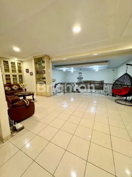 image RUMAH 3 LANTAI LT 225M² DI PESANGGRAHAN (4)